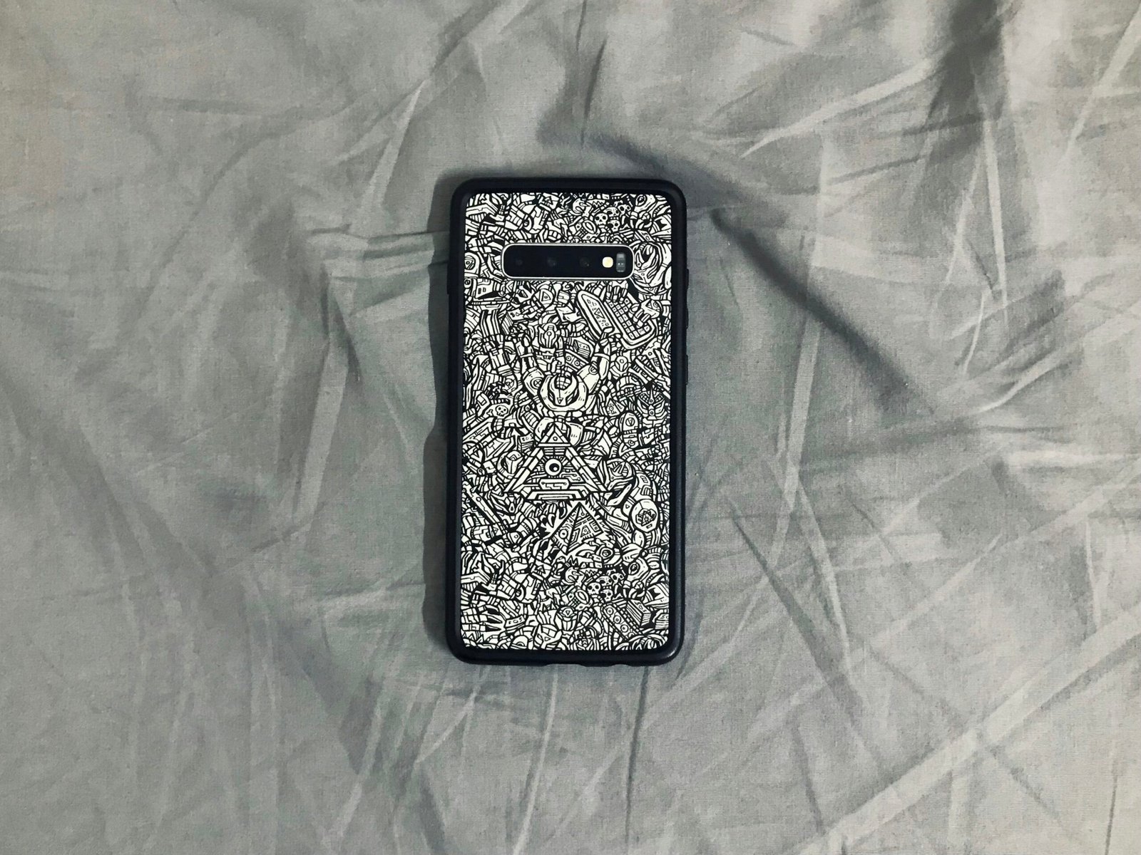 black and white floral smartphone case