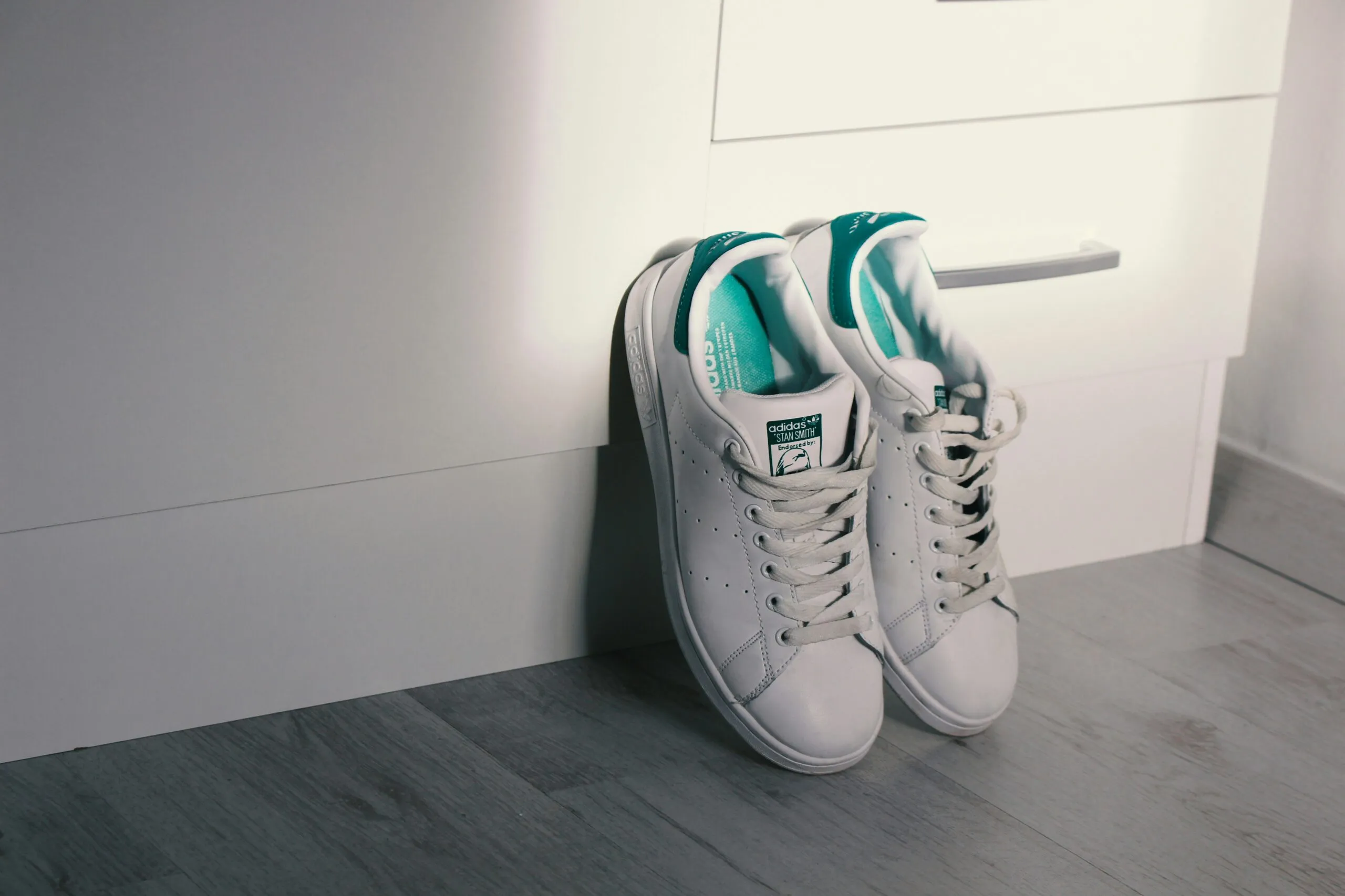 white and green nike athletic shoes
