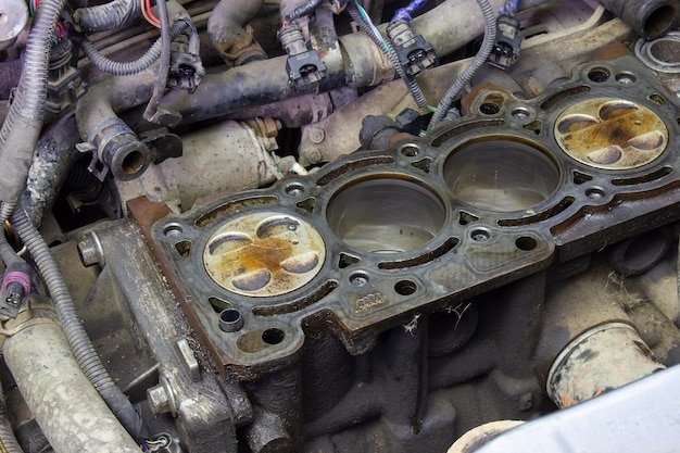Car engine without cylinder head Repair of the internal combustion engine