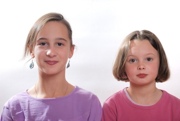 Complicity between sisters