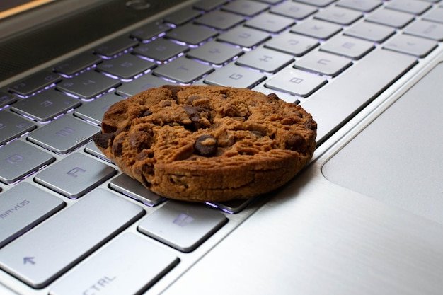 Cookies with a keyboard to clarify cookie banners for websites