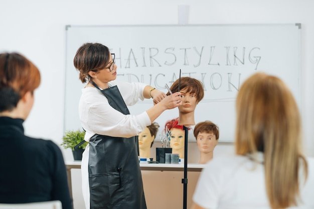 Hairstyling Education Course for Hairdressers Mannequin Head