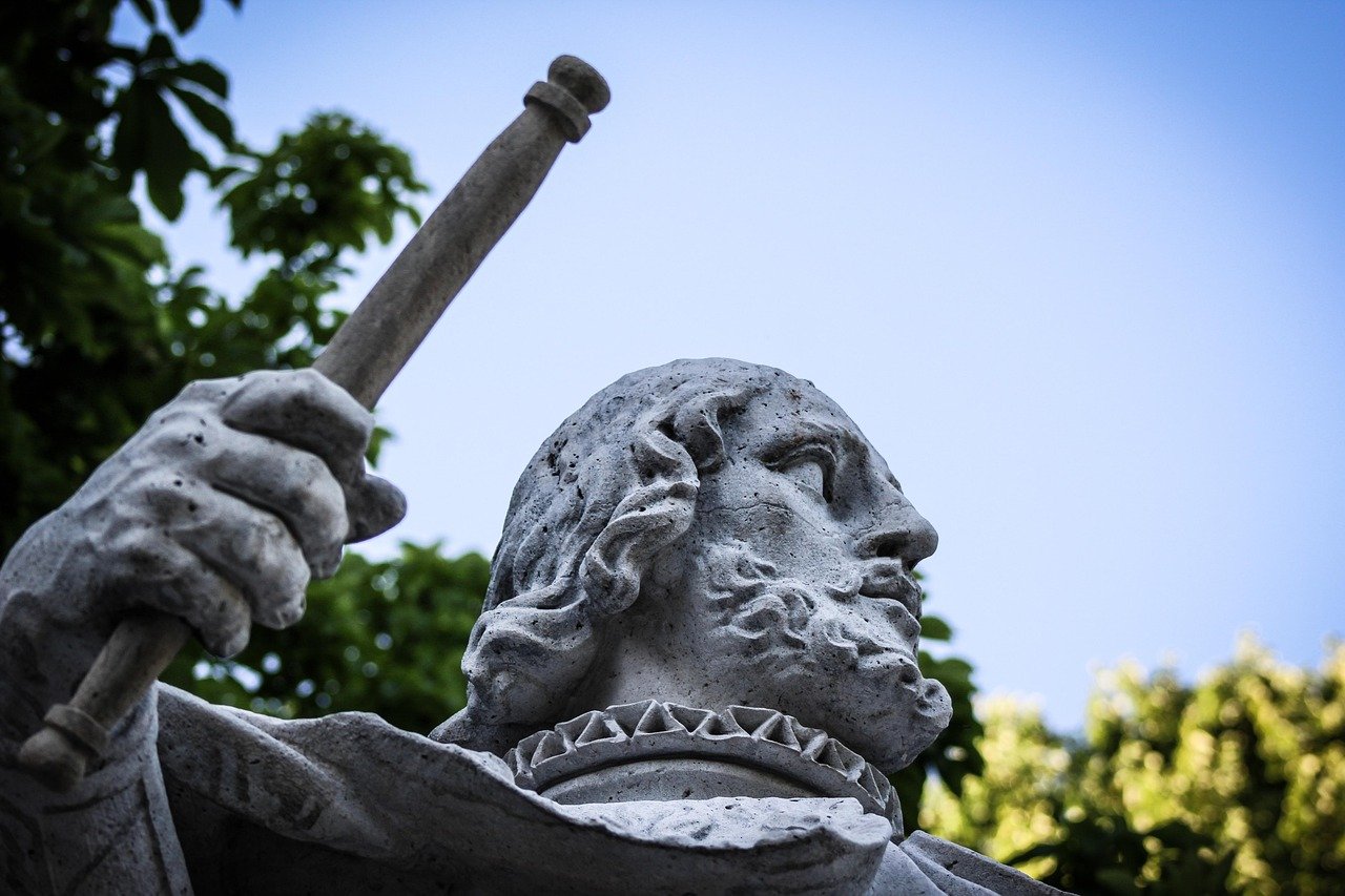 sculpture, stone, retirement park, kings, kings of spain, monumental, i laughed, seriousness, beard, head, bust, ancient, royal scepter, scepter, spain, madrid, capital, united, urban, city, statue, monument, tourism, history, wrinkles, crack, museum
