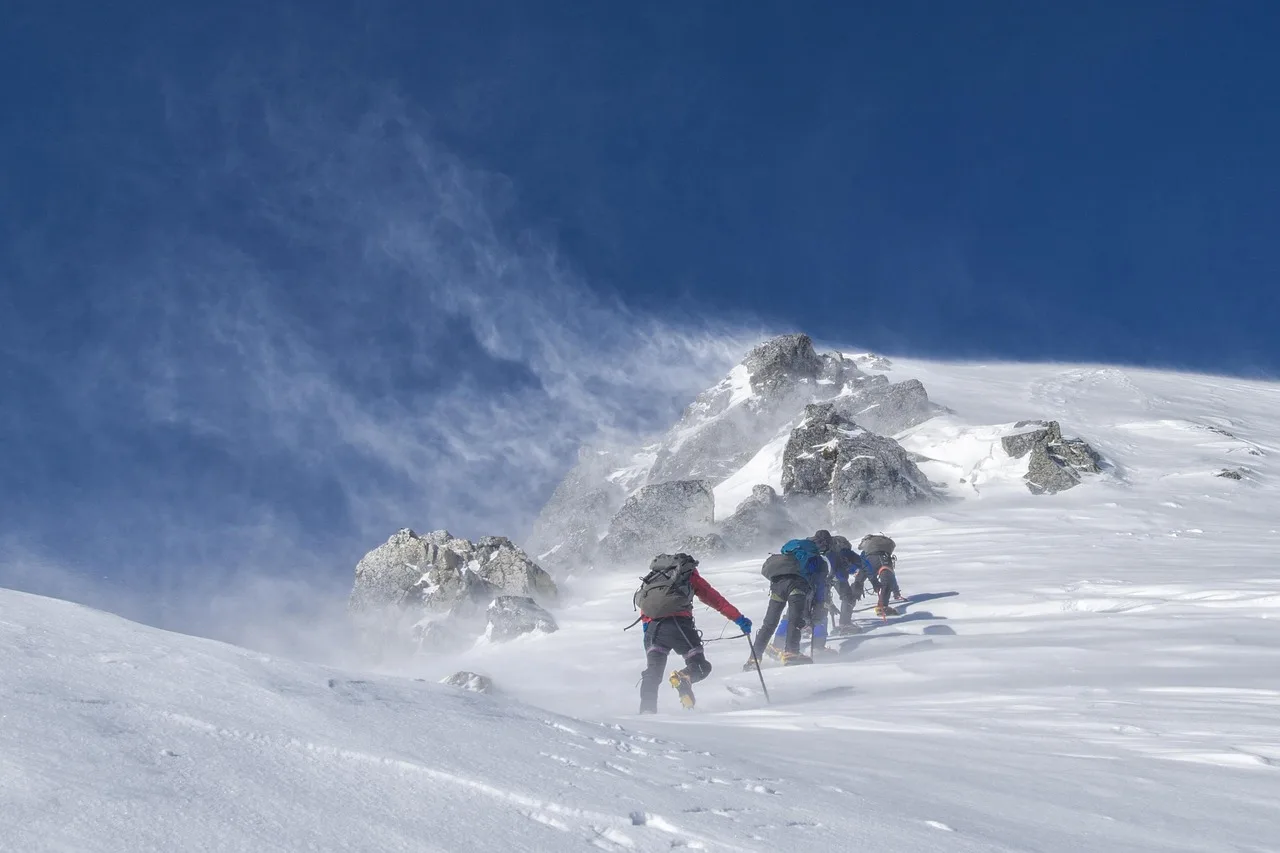 wspinaczka górska, 5 szczyt smok, park narodowy чубу сангаку, japonia, śnieg, snow mountain, szczyt, natura, zimna, wiatr, wspinacze, wysokość, alpinizm zimowy, krajobraz, zima, góry