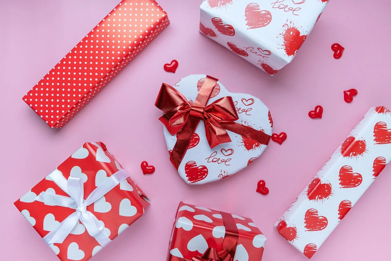 valentine, beautiful wallpaper, 4k wallpaper 1920x1080, gifts, flat lay, wallpaper 4k, hearts, free background, gift boxes, desktop backgrounds, presents, surprise, windows wallpaper, anniversary, full hd wallpaper, valentine's day, 4k wallpaper, romantic, romance, happy birthday, laptop wallpaper, wallpaper hd, love, cool backgrounds, mac wallpaper, festive, hd wallpaper, free wallpaper, celebration, card, greeting card, background