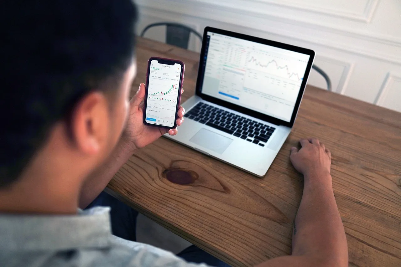 finanse, handel akcjami, dzień sesyjny, ściana ulicy, inwestor, pieniądze, bogactwo, bogaty, handlowiec, day trader, inwestowanie, inwestycja, bankowość, giełda papierów wartościowych, forex, obroty, kupowanie, dane, badania, broker, komputer, smartfon, inwestor, inwestor, inwestor, inwestor, inwestor, handlowiec, handlowiec, handlowiec, handlowiec, forex, broker