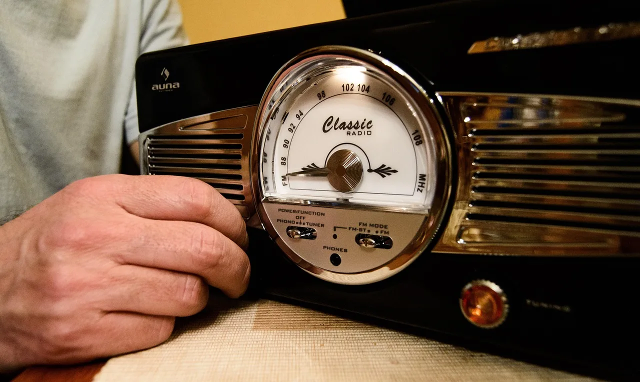 gramofon, radio, music, vinyl, hand, ręka, classic, muzyka, oldschool, music, music, music, music, music