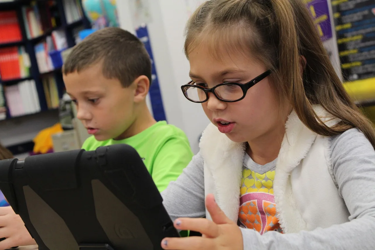 ipad, technologia, tablet, technologia komputerowa, aplikacja, tablet pc, mobilny, osoba na komputerze, student, brązowy komputer, technologia-brązowy, brązowy laptop, brązowy telefon, brązowe tabletki, tablet, tablet, tablet, tablet, tablet, aplikacja