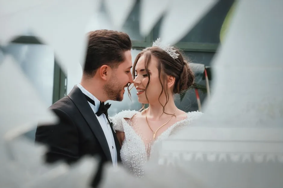 Romantic portrait of a bride and groom embracing on their wedding day in Ankara, Türkiye.