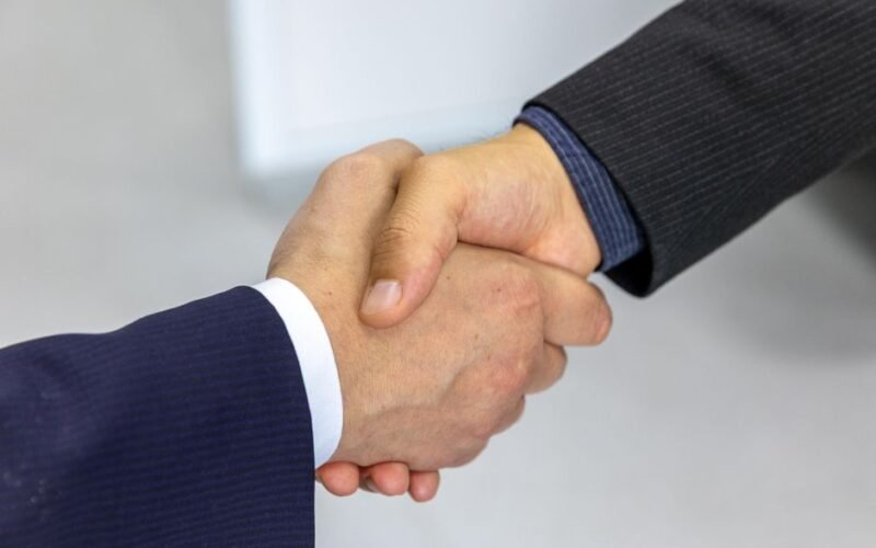 Jak zbudować sieć kontaktów zawodowych jako introwertyk? Praktyczne techniki networkingu krok po kroku