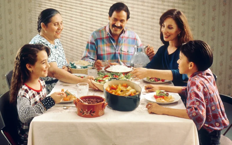 Title Family Eating Meal Description A Hispanic family (male adult, two female adults, female child, and male child) enjoy a meal at the dinner table. Topics/Categories Food and Drink People -- Adult People -- Child People -- Family/Friends Type Color, Photo Source National Cancer Institute