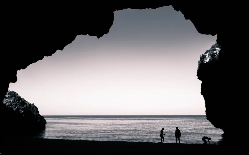 three friends, sea, cave, sylwetki, niebo, razem, cień, zabawa, mężczyźni, ludzie, rano, przyjaciele, black white, nastrój, relaks, zachód słońca, dorosłych, natura, cave, cave, cave, cave, cave, black white