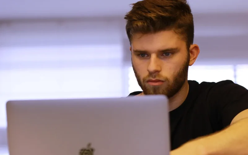 młody człowiek, student, uczenie się, laptop, student, student, student, student, student