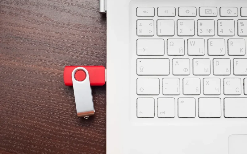 usb flash, laptop, keyboard, rosyjski, english, technology, storage, digital, device, pc, mac, internet, business, accessorize, connection, computer, memory, komputer, flash, technologia, keyboard, keyboard, keyboard, keyboard, keyboard