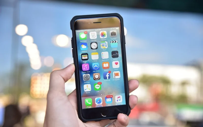 iphone 6, walizka, akcesorium, utrzymać, ręka, menu, ekran, niebieski iphone