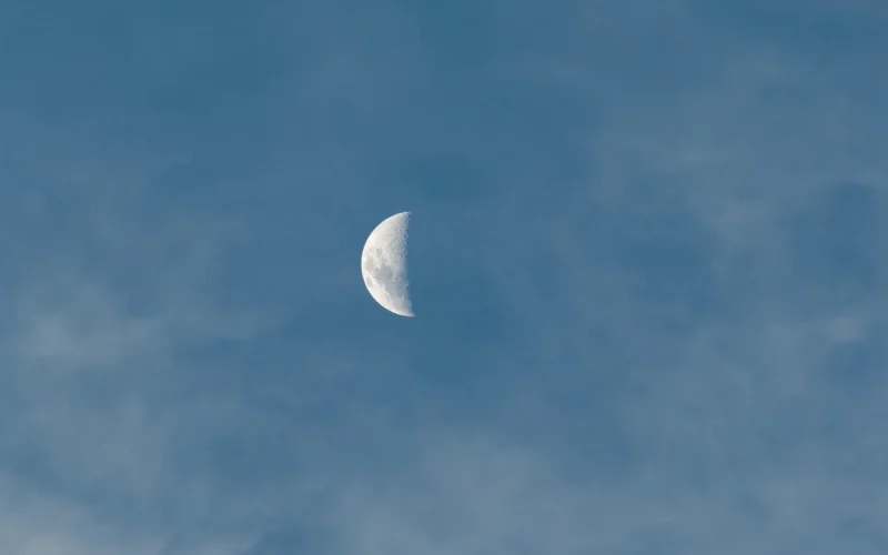 moon at dusk, błękitne niebo, lekki, day, slightly with clouds