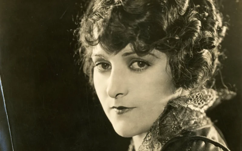 Lois Lee, silent film actress Subjects: actresses