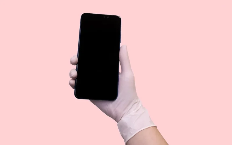 smartphone, ręka, medicine, medical, mobile, glove, telefon, care, safety, infection, protection, virus, hygiene, protect, illness, health, equipment, holding, disease, social, prevention, spreading, epidemic, latex, cellphone, medicine, medicine, medical, safety, safety, safety, safety, safety, virus, holding, cellphone, cellphone, cellphone, cellphone, cellphone