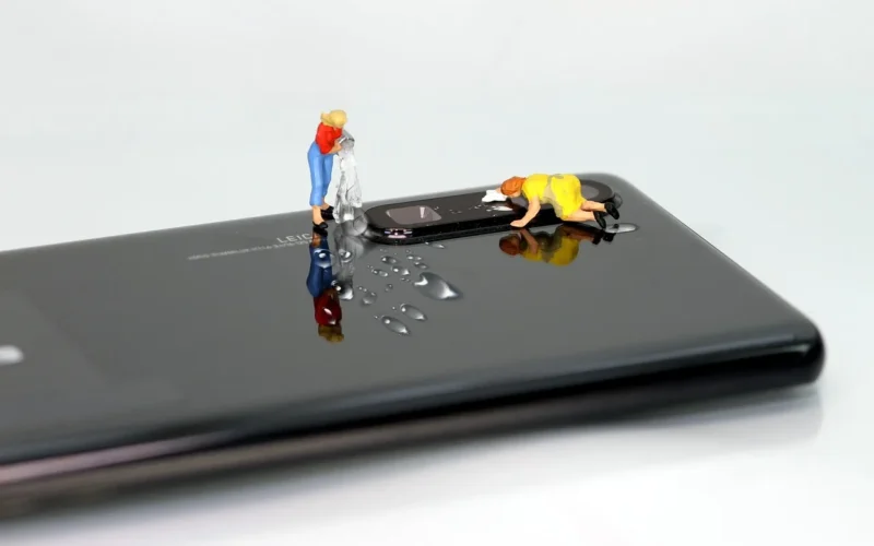 mobilny, natura, kamera, miniaturowe figurki, obiektyw, smartphone, konserwacja, montaż, naprawic, czyszczenie, makro, iphone, leica, demonstracja, czysty, technologia, kobiety, woda, technik, miniaturowa figurka, miniaturowe, twórczy, mały, rysunek budowy modelu