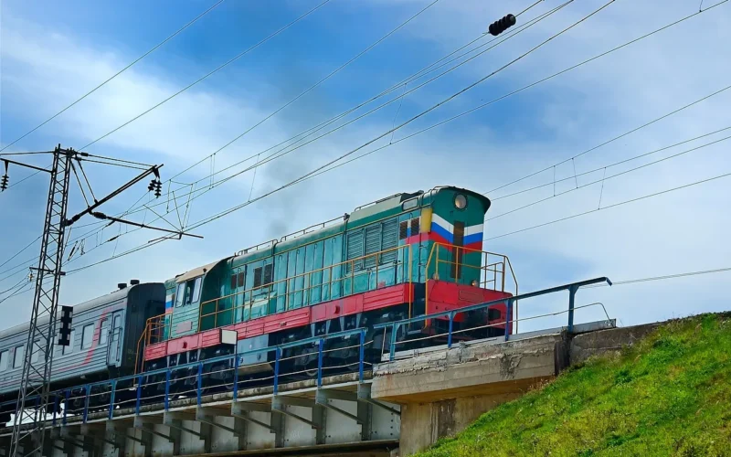 shunting, transportation, lokomotywa, train, track, railroad, diesel, power, freight, engine, mode, stal, transport, ładunek, podróż, dzień, pojazd, speed, motion, cabin, headlight, pushing, forceful, railway