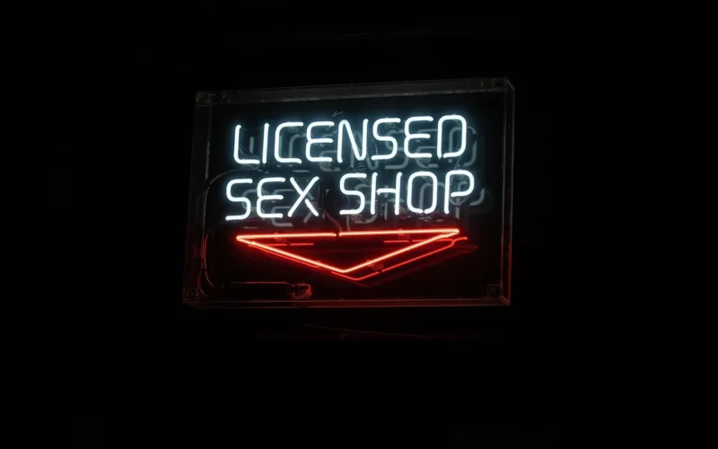 sex shop, neonowy znak, soho, szyld sklepu, londyn