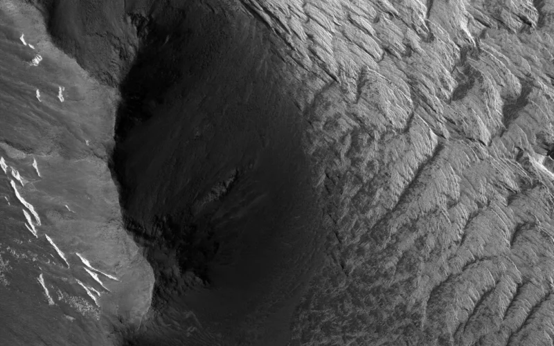 Our goal is to investigate the superposition relationship between the layered rocks and wall rock spurs along the boundary between Ophir and Candor Chasmata. Both are located in Valles Marineris, the largest canyon in the Solar System. Image is less than 5 km (3 mi) across and is 267 km (166 mi) above the surface. For full images including scale bars, visit the source link. www.uahirise.org/ESP_065951_1750 NASA/JPL-Caltech/UArizona
