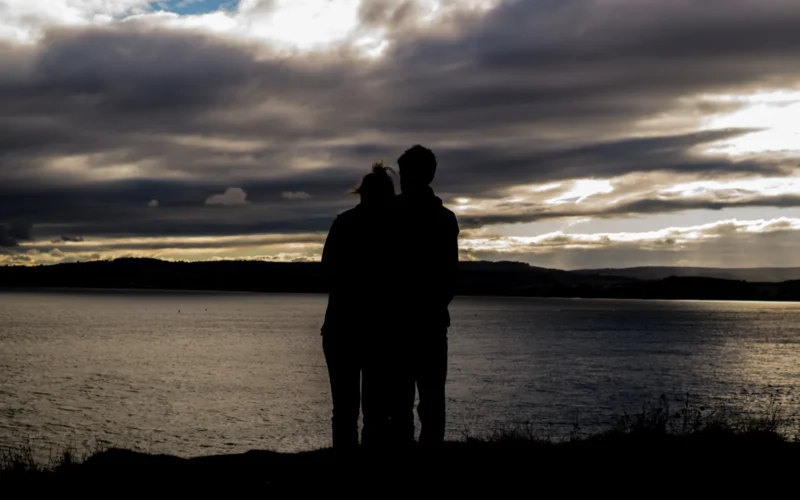 couple-love-romantic-silhouette